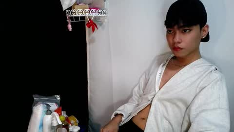 mingkla_man online show from February 12, 4:38 am