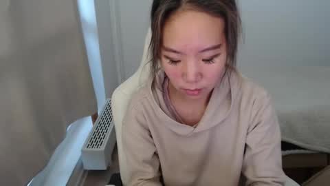 mira_g online show from November 18, 9:12 am