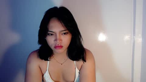 Snapshot of mira_luna222 chatting on February 17, 11:22 pm Mira Bella online show from February 17, 11:22 pm