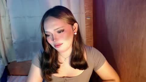 Snapshot of mira_luna222 chatting on September 15, 9:49 pm Mira Bella online show from September 15, 9:49 pm