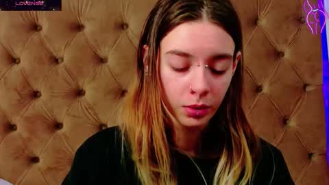 mira_lynxx online show from December 2, 5:15 am