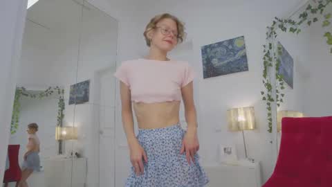 Snapshot of mira_marni chatting on October 14, 11:13 am mira_marni online show from October 14, 11:13 am