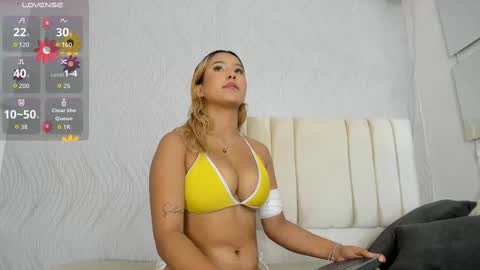 Snapshot of miranda_villa chatting on September 21, 12:31 pm Miranda online show from September 21, 12:31 pm