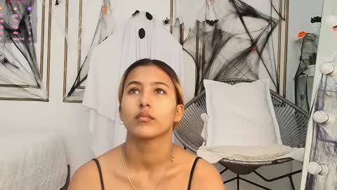 Snapshot of miranda_villa chatting on October 19, 12:43 pm Miranda online show from October 19, 12:43 pm