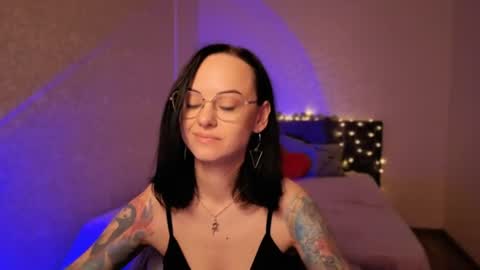 MiraSkyy online show from June 9, 3:01 pm