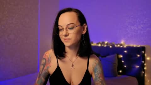 MiraSkyy online show from May 3, 5:30 pm