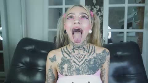 miss___angel online show from February 18, 11:10 am