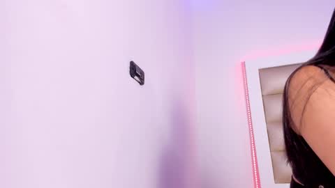 miss__pretty_ online show from March 15, 1:25 pm