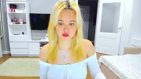 miss__selena online show from December 3, 9:26 pm