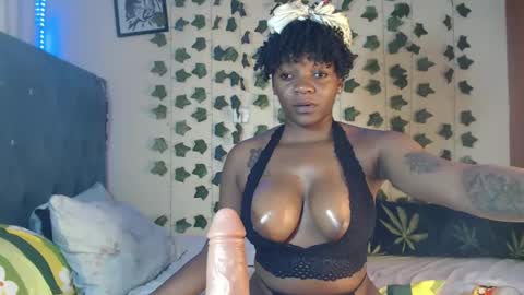 Snapshot of miss_kiiki chatting on December 1, 4:53 pm miss_kiiki online show from December 1, 4:53 pm