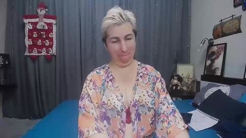 Snapshot of miss_tasha_kom chatting on December 16, 12:06 pm miss_tasha_kom online show from December 16, 12:06 pm