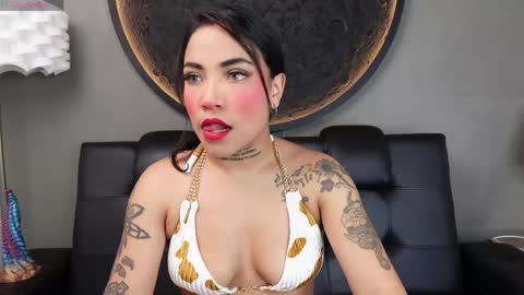 Vaiolette online show from June 1, 11:11 am