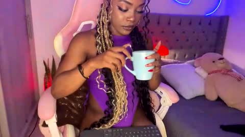 Tay Tay Independent Model   online show from December 14, 7:51 am