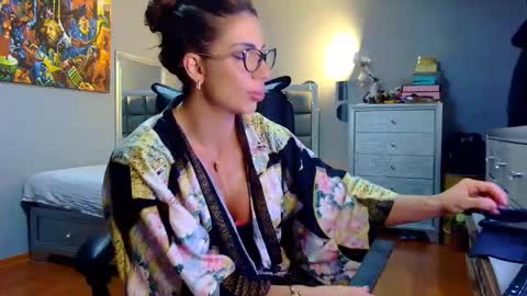 Alesyamuscledoll online show from May 5, 7:52 pm
