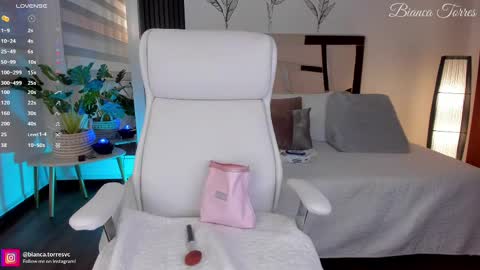 Bianca Torres online show from February 13, 11:15 pm