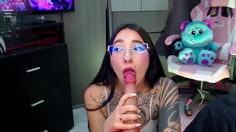 Camila Flores online show from November 26, 2:31 am