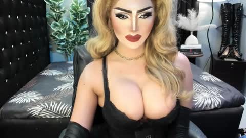 Snapshot of misschannel4sub chatting on October 22, 11:50 pm PRIESTESS CHANNEL online show from October 22, 11:50 pm