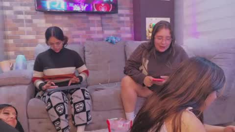 misscheelsee_as online show from July 4, 5:44 am