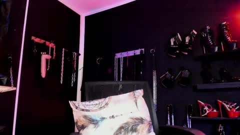 Snapshot of missdarklady chatting on September 14, 1:52 am Missdarklady online show from September 14, 1:52 am