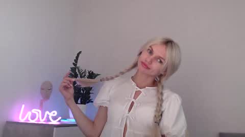 EMMA online show from December 9, 8:54 pm