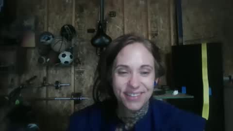 Snapshot of misshoneybadger333 chatting on September 30, 11:26 pm misshoneybadger333 online show from September 30, 11:26 pm