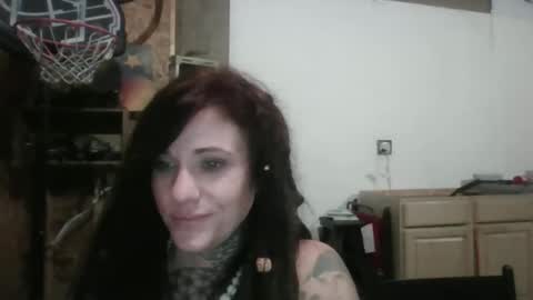 Snapshot of misshoneybadger333 chatting on October 18, 12:48 am misshoneybadger333 online show from October 18, 12:48 am