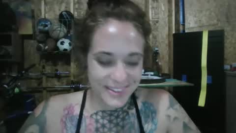 Snapshot of misshoneybadger333 chatting on September 22, 2:59 am misshoneybadger333 online show from September 22, 2:59 am