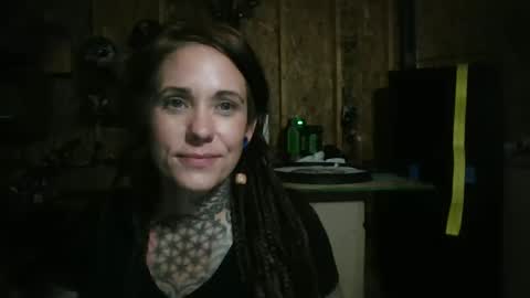 Snapshot of misshoneybadger333 chatting on September 25, 12:50 am misshoneybadger333 online show from September 25, 12:50 am