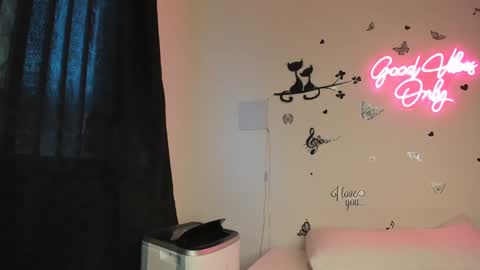 MissKarinaHilton online show from September 20, 6:22 pm