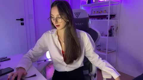 misslalii online show from October 7, 6:26 pm