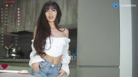 misslunacutie online show from February 16, 4:31 am