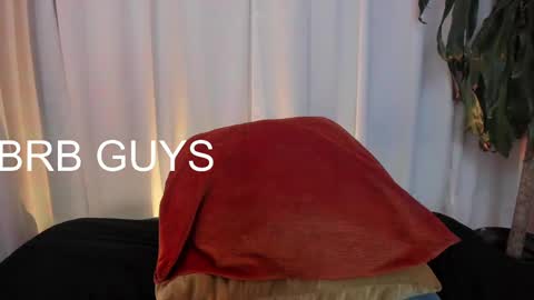 Snapshot of misslynn_ chatting on February 18, 10:38 am i am lyn online show from February 18, 10:38 am