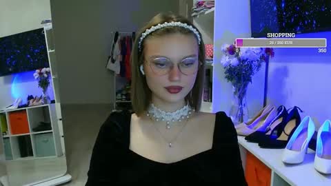 OneGoddess online show from November 3, 5:58 pm