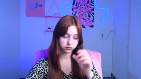 Mia online show from December 5, 7:11 pm