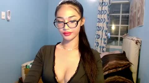 missminervaa online show from July 8, 8:45 pm