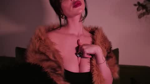   online show from November 7, 8:44 pm