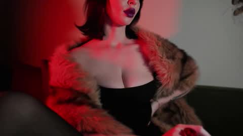   online show from November 1, 3:33 pm