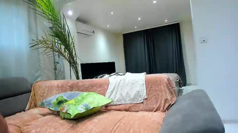 Jennifer  Johnny online show from February 15, 10:58 am