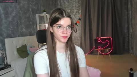 misss_evelyne online show from December 16, 7:15 am