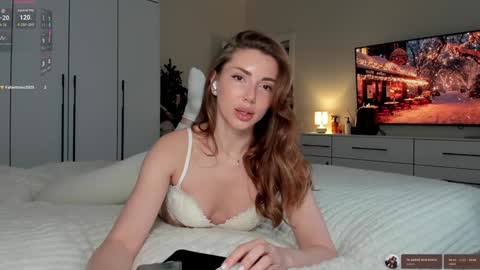 You can call me Pretty online show from December 21, 12:00 pm