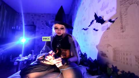 Snapshot of mistr_daria_femdom chatting on October 21, 7:17 pm mistr_daria_femdom online show from October 21, 7:17 pm