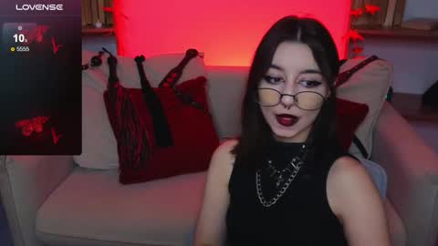 Snapshot of mistress__marcelline chatting on October 12, 10:19 am Marcelline online show from October 12, 10:19 am