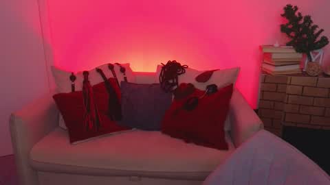 Marcelline online show from December 18, 10:10 am