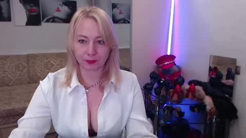 mistress_milfa online show from February 12, 7:17 pm