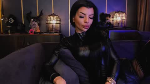 Snapshot of mistresselenia chatting on December 4, 3:15 pm Elenia online show from December 4, 3:15 pm