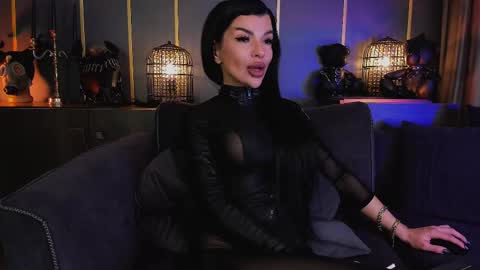 Snapshot of mistresselenia chatting on March 7, 11:29 am Elenia online show from March 7, 11:29 am