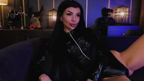 Snapshot of mistresselenia chatting on December 15, 11:23 am Elenia online show from December 15, 11:23 am