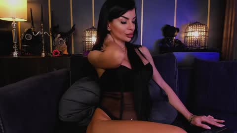 Snapshot of mistresselenia chatting on January 6, 12:35 pm Elenia online show from January 6, 12:35 pm