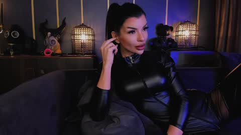 Snapshot of mistresselenia chatting on December 4, 10:51 am Elenia online show from December 4, 10:51 am