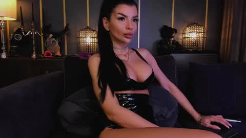 Snapshot of mistresselenia chatting on January 9, 12:41 pm Elenia online show from January 9, 12:41 pm